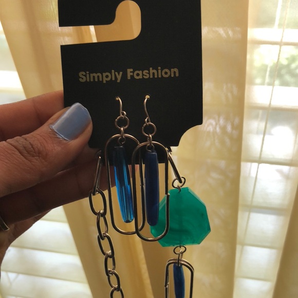 Jewelry set of earrings and necklace - Picture 3 of 5